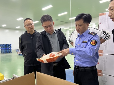 守護(hù)“舌尖安全” 資溪縣市場監(jiān)管局開展食品生產(chǎn)安全檢查